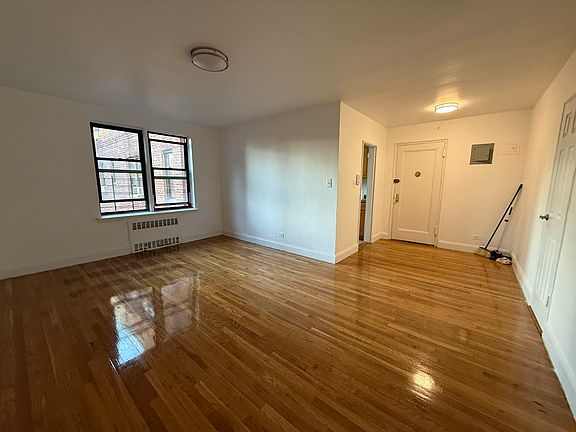 5th image of 83-19 116th St APT 4F