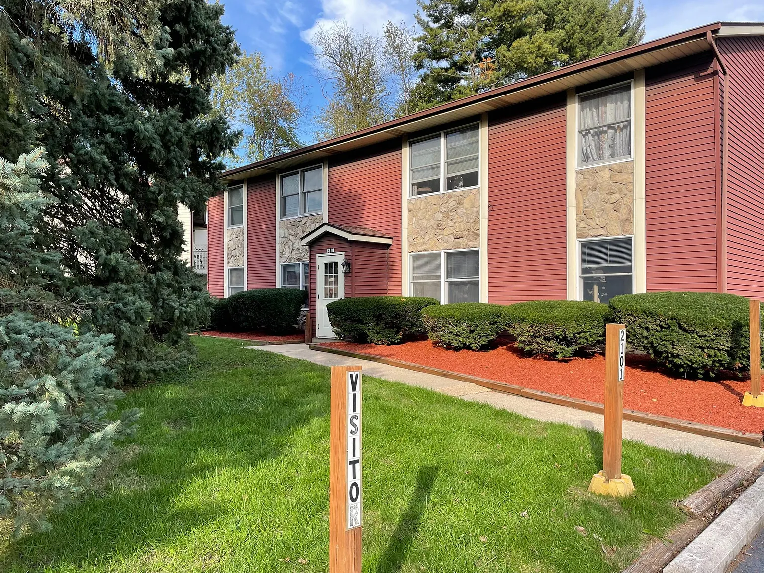2 bed, 900 sqft, $1,225 — Photo 1