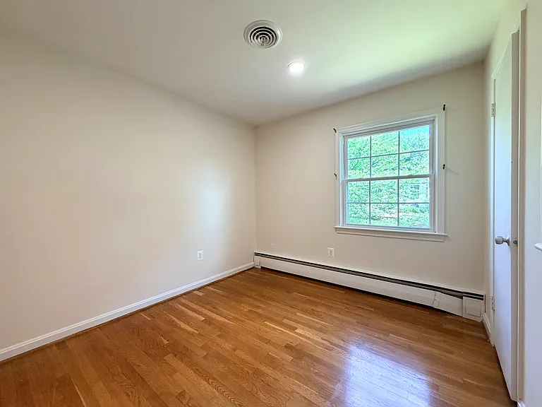 7529 Cayuga Ave — Photo 38