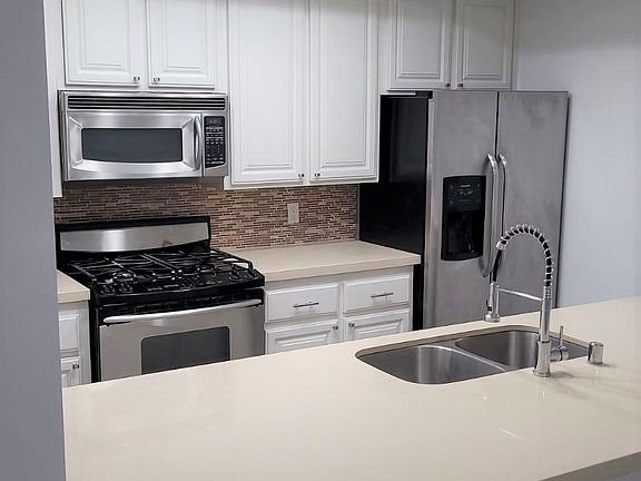 2nd image of 1031 N Crescent Heights Blvd Unit 1EE
