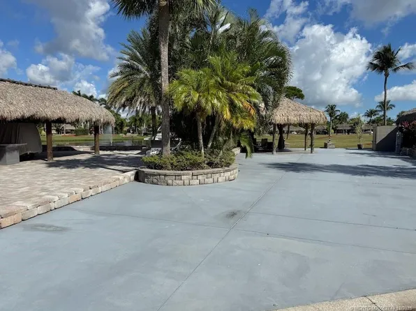 403 NW Chipshot Ln, Port Saint Lucie, FL 34986