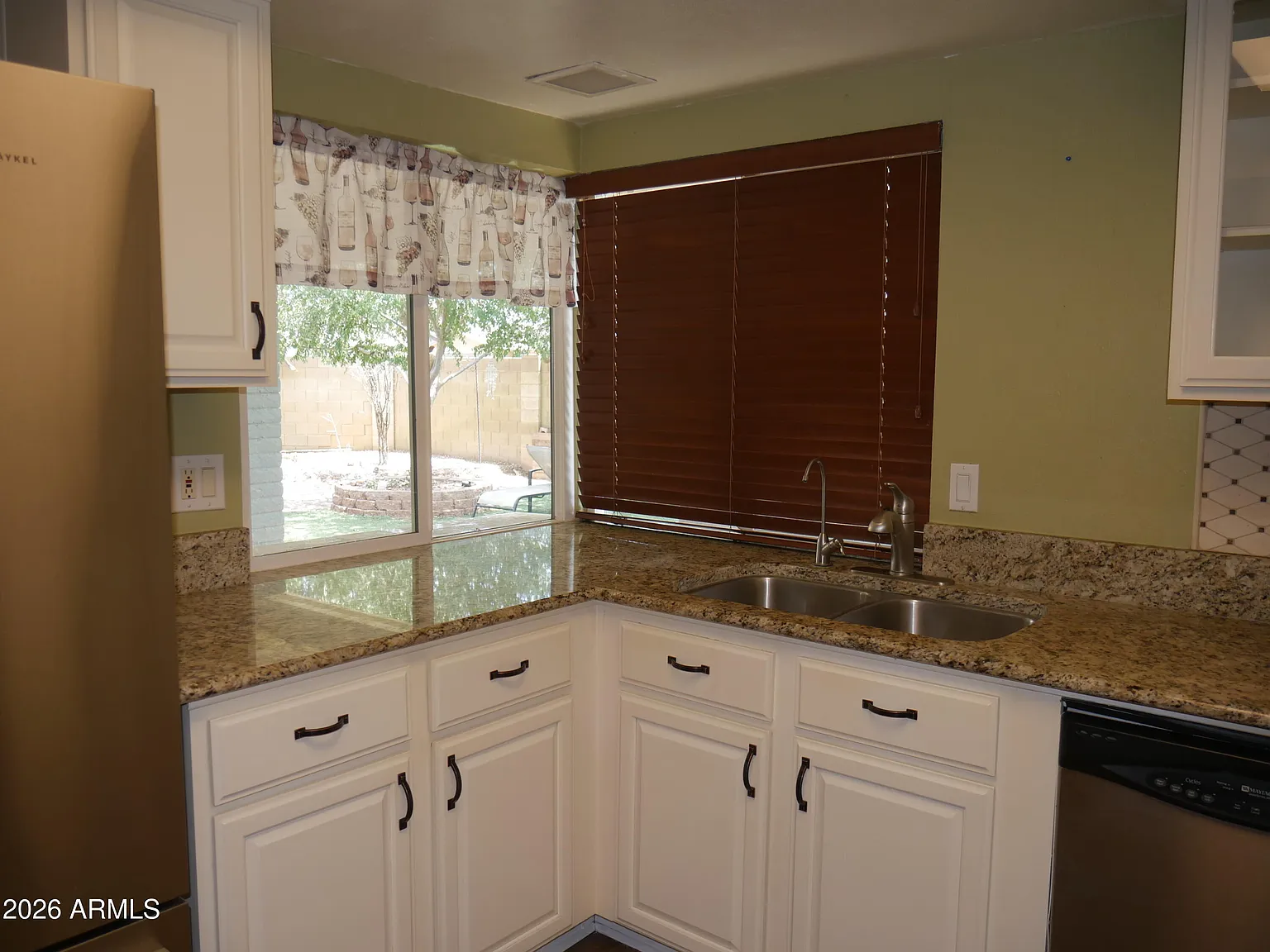 3 bed, 2.0 bath, 1991 sqft, $2,695 — Photo 4