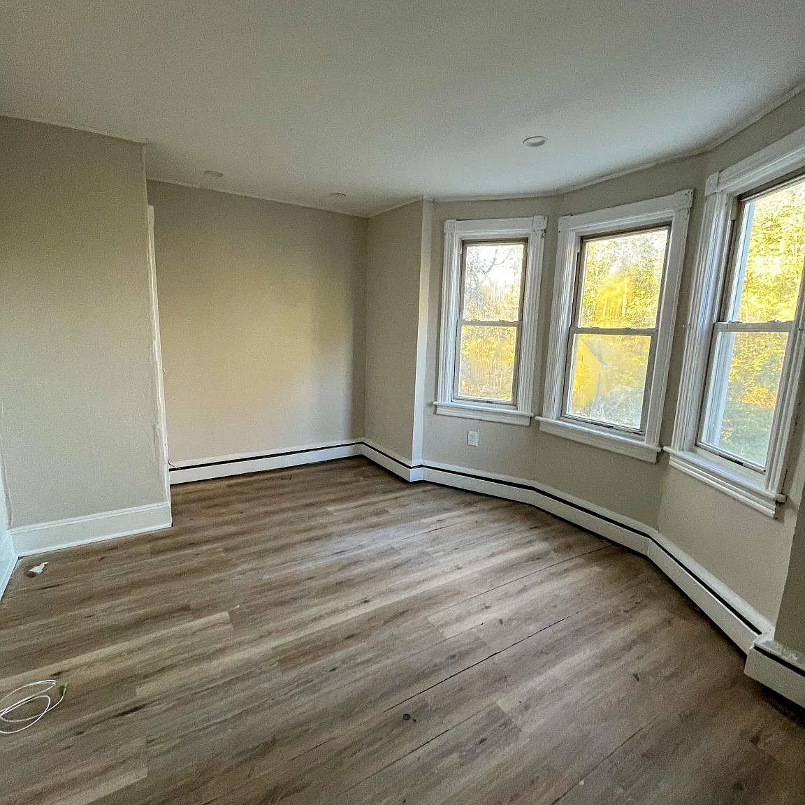 4 bed, 1.0 bath, 2162 sqft, $2,000 — Photo 2
