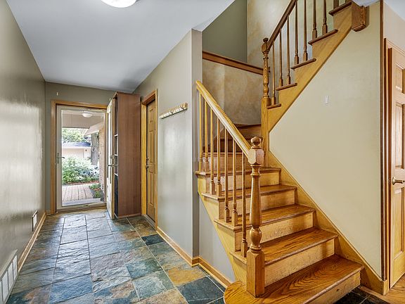 3rd image of 9757 Schiller Blvd