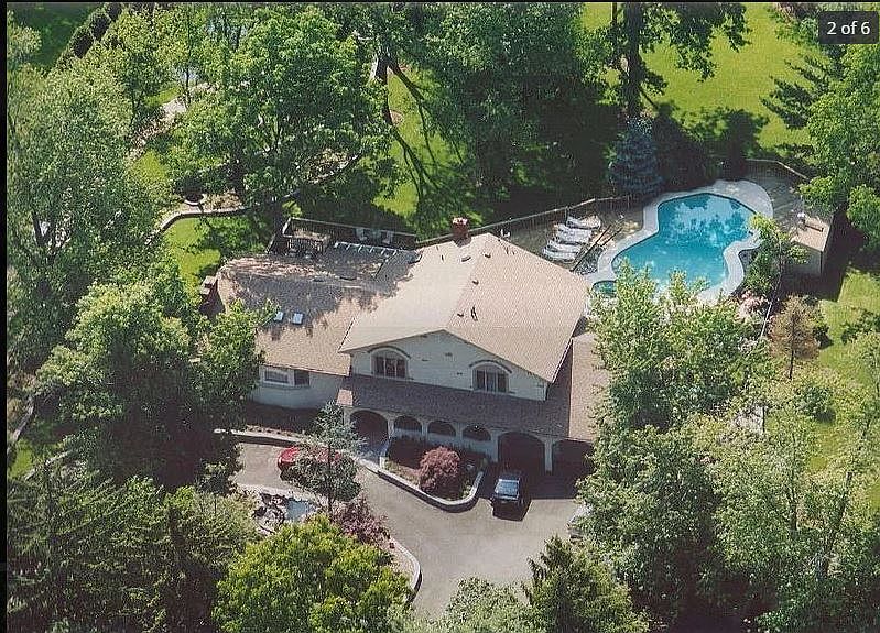 2nd image of 576 Valley Rd