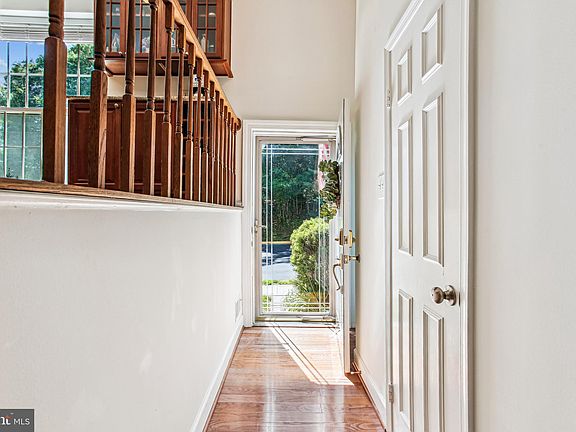 4th image of 5709 Burke Towne Ct