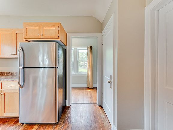 4th image of 2404 2nd St NE