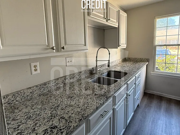 515 Peregrine St — Photo 5