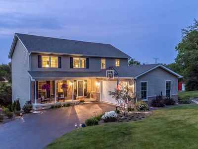 2208 Mills Pond Rd, Crystal Lake, IL, 60014