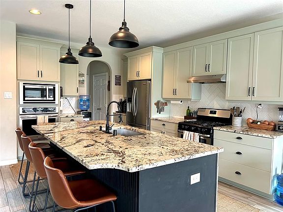 3rd image of 11222 Honeysuckle Haven Dr