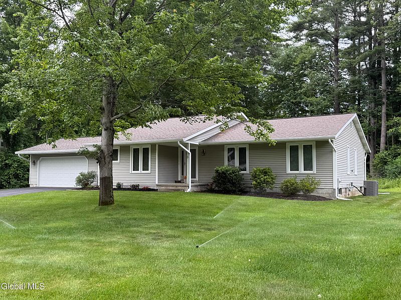 2nd image of 3 Snowberry Drive