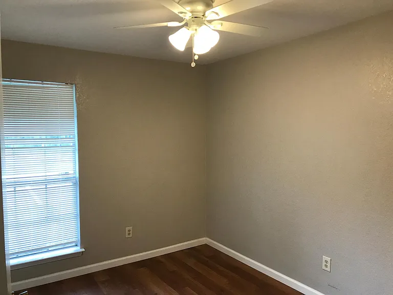 1015 E Yager Ln #87 — Photo 15