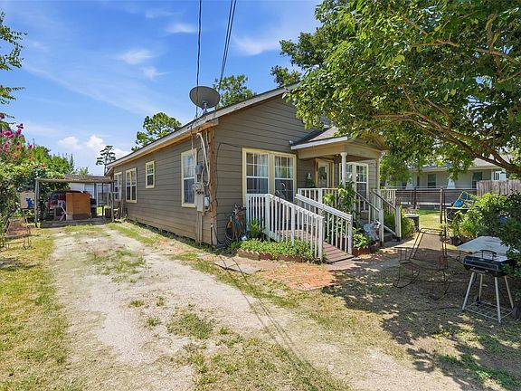 2nd image of 1205 Idylwild St