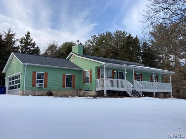 905 Ranch Ln, Villa Ridge, MO 63089