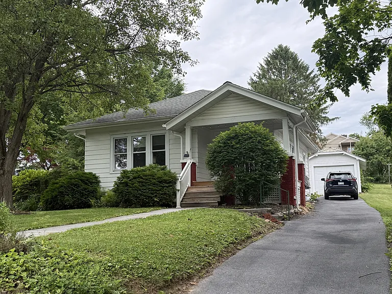 517 E Linn St — Photo 2