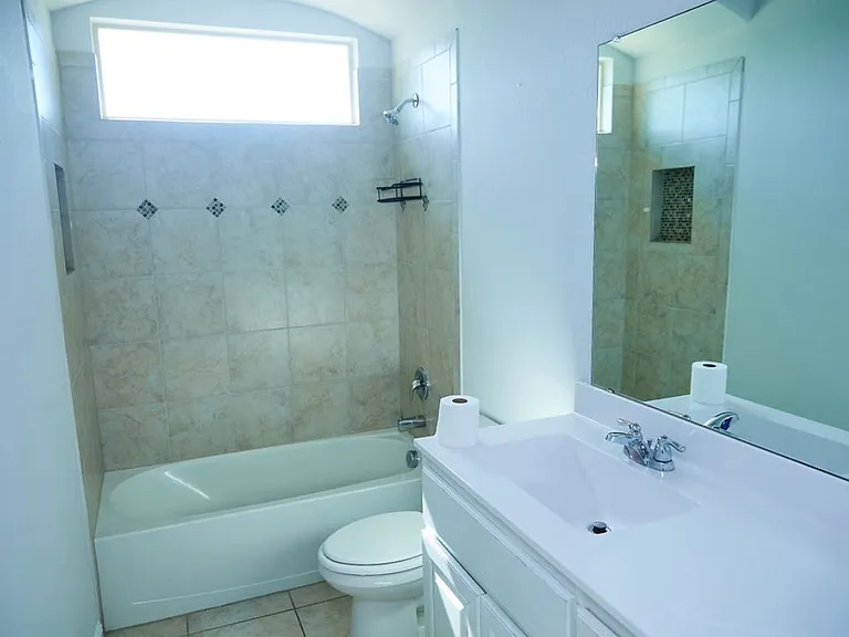 1048 Madelia Ave — Photo 10