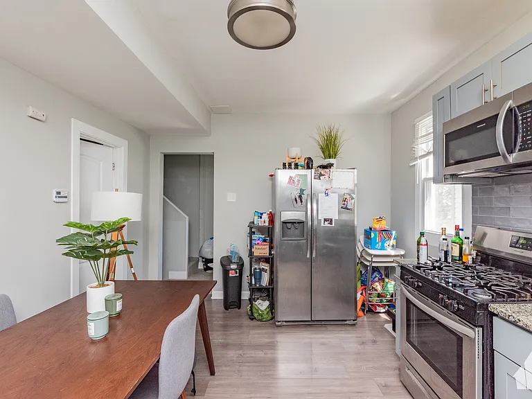 2923 N Avers Ave #2 — Photo 7