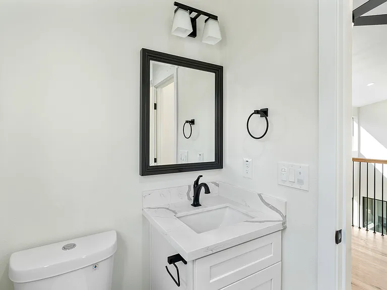 1113 Victorian Aly #1115 — Photo 17