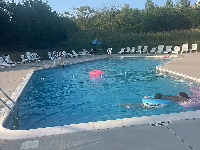 1115 Hunters Ln — Photo 4
