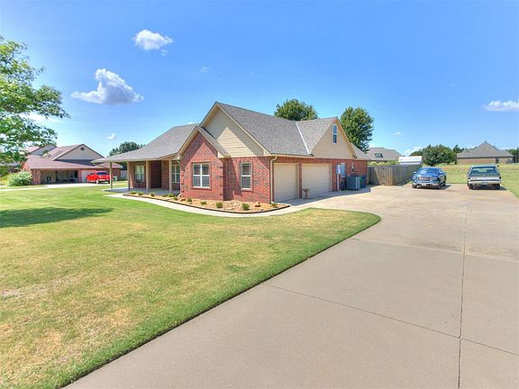 2nd image of 10625 Tangleroot Way