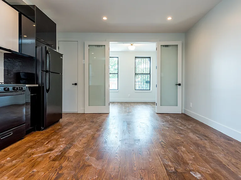 663 Hancock St #9 — Photo 2
