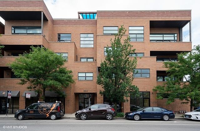 1st image of 2216 W Armitage Ave APT F