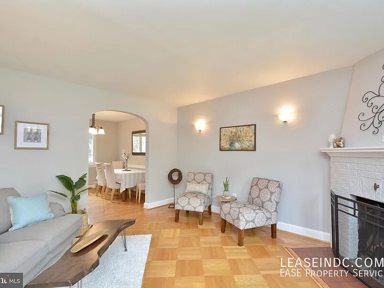 704 Devon Pl — Photo 4