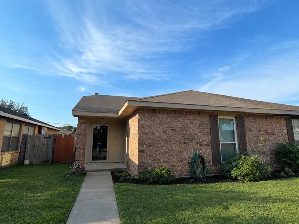 521 Stonehenge Dr, Grand Prairie, TX 75052