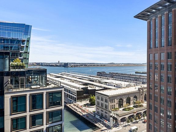 5th image of 135 Seaport Blvd #1902