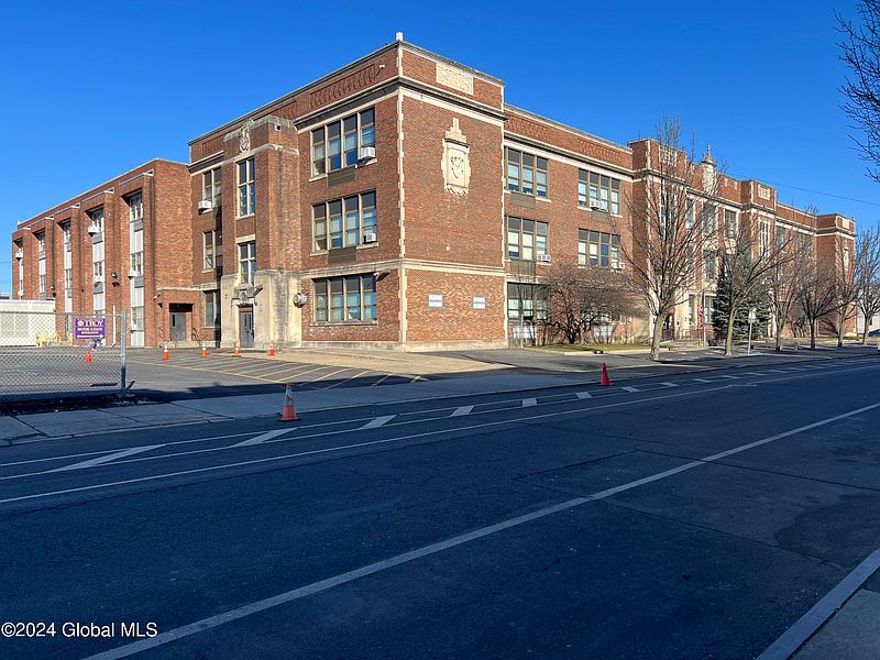 3rd image of 482 1st Street