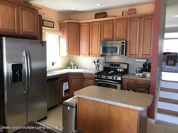 5th image of 70 Ambassador Ln