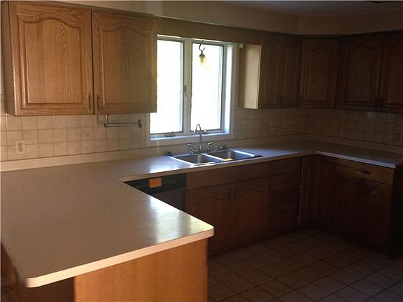 4th image of 2127 Stonehedge Dr