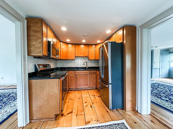 2nd image of 148 High St #5