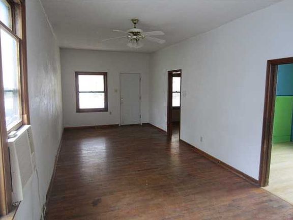 4th image of 216 E Columbia Ave