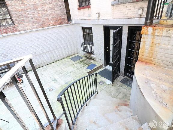 5th image of 220 E 74th St APT 4R