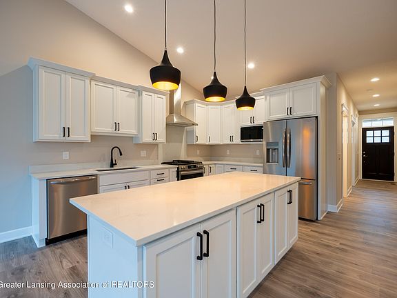 4th image of 6225 Hilltop Ct
