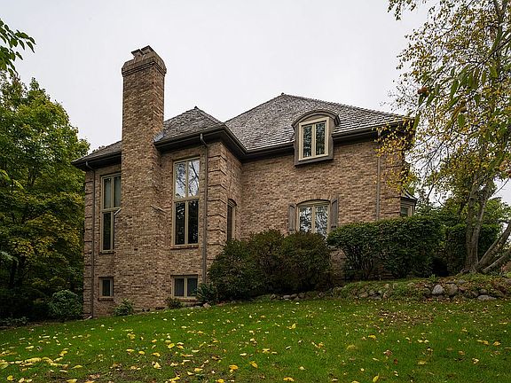 2nd image of 626 Fox Glen Dr