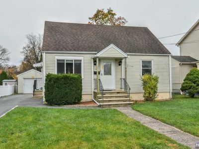 36 Alberta Dr, Saddle Brook, NJ, 07663