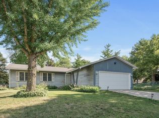 1957 Foxridge Rd, Saint Paul, MN 55119