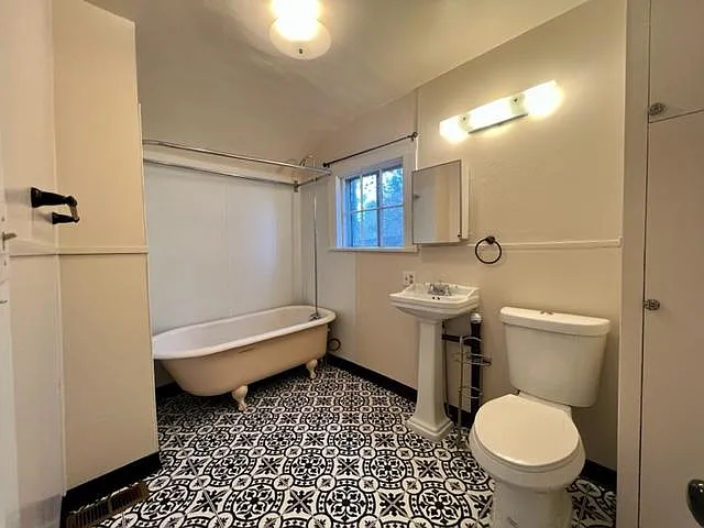 406 W 10th St — Photo 12