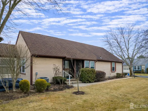 14B John Paul Jones Dr, Monroe Township, NJ 08831