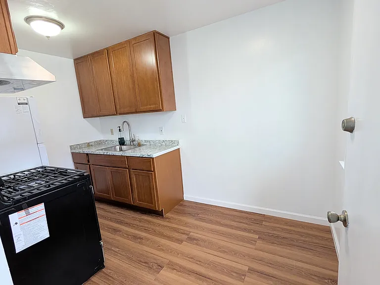 1843 8th Ave #6 — Photo 4