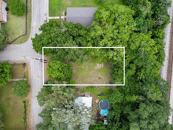 3rd image of 900 Tank St