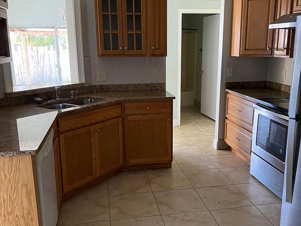 1st image of 2842 Woodruff Dr