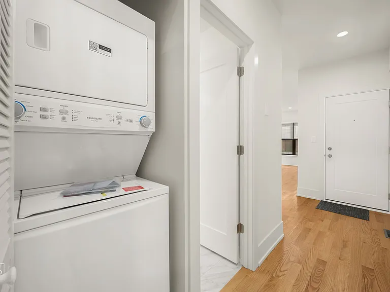 652 W Gordon Ter #1E — Photo 12