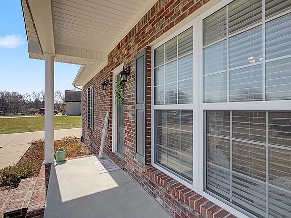 4th image of 1702 Gordon Ln