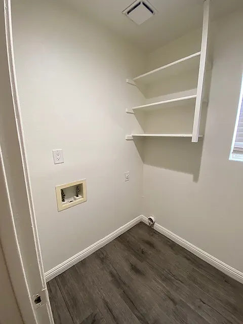 3 bed, 1297 sqft, $2,200 — Photo 2