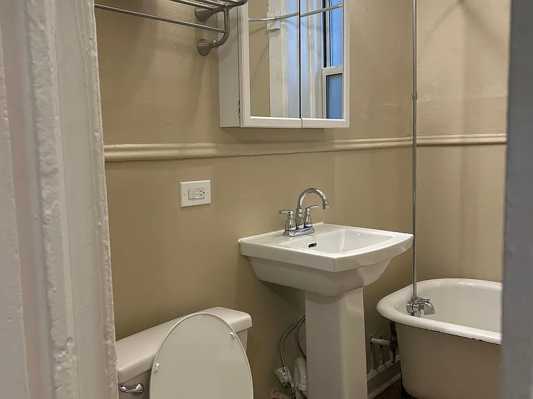 862 N Hermitage Ave #1R — Photo 16