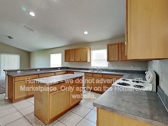 4th image of 1075 Bluegrass Dr