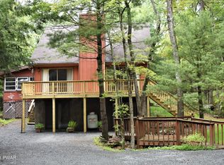 124 W End Dr, Lords Valley, PA 18428